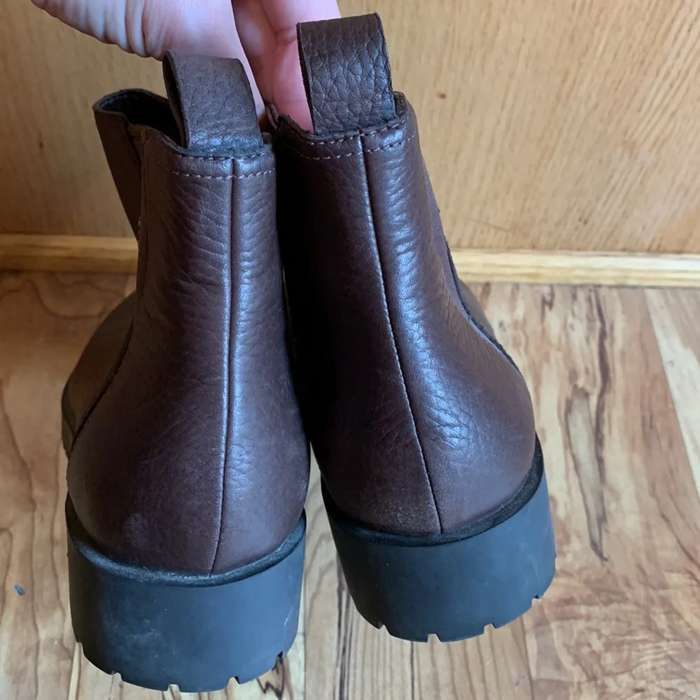 Cole Haan Grand O/S size 10 brown waterproof leather Chelsea boots slip on EUC
